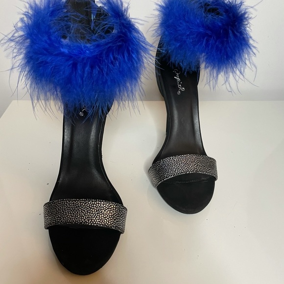 Shoes/Heels - Picture 4 of 7